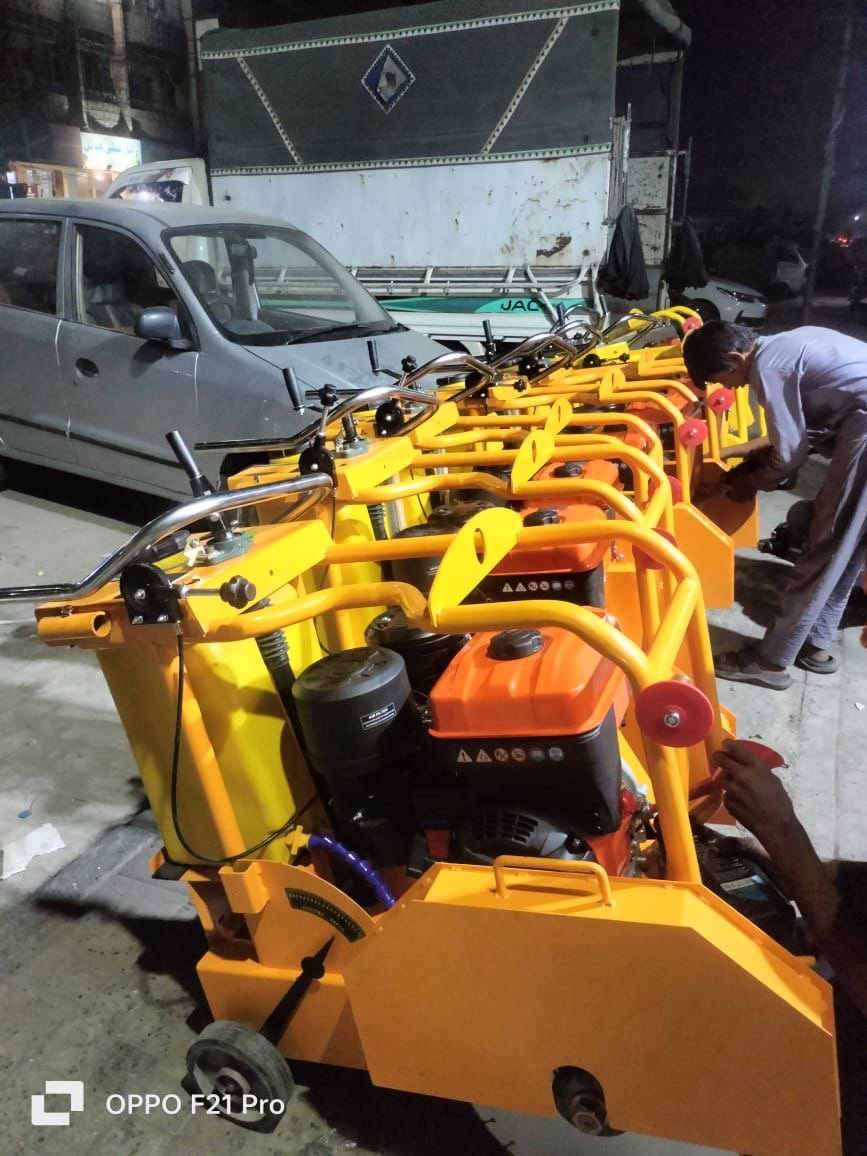 Road cutter with 5hp petrol engine