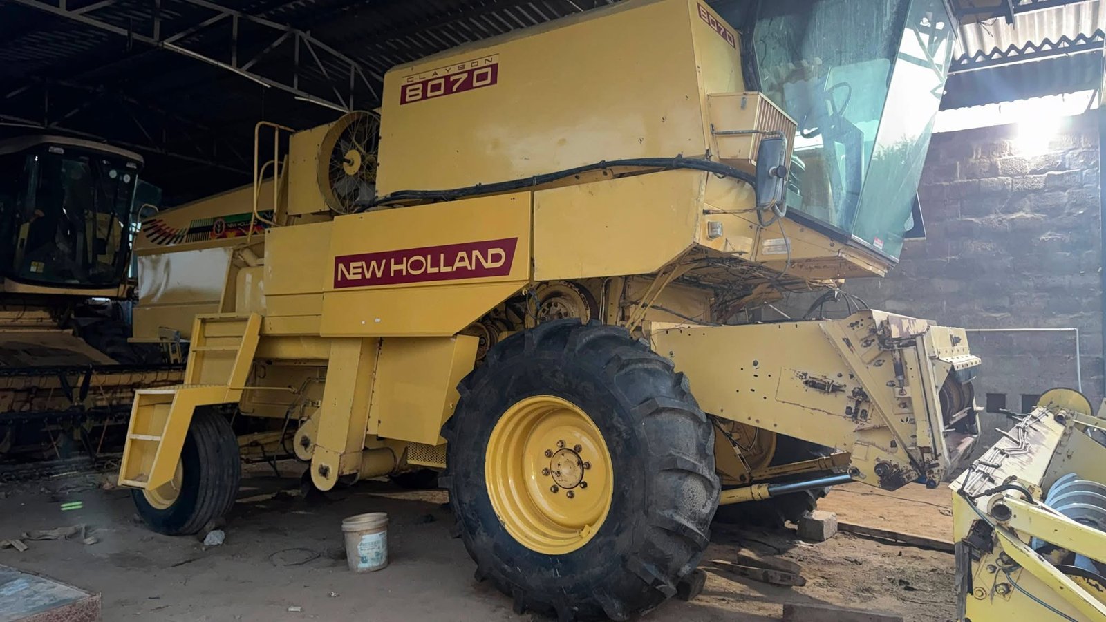 New Holland 8070 — 2005 Model